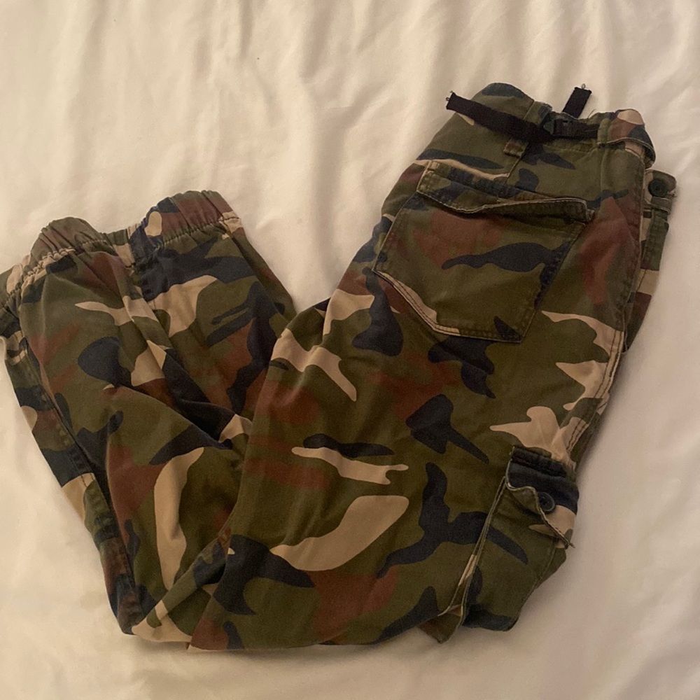 Camo bershka cropped joggers
